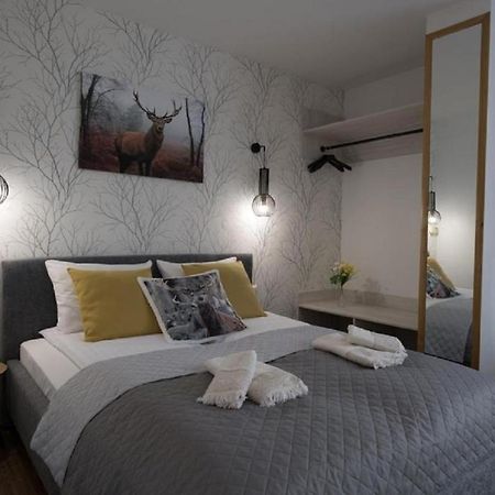 Bialy Jelen Z Basenem I Jacuzzi Bed & Breakfast Ostrowsko Ngoại thất bức ảnh