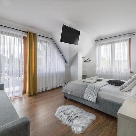 Bialy Jelen Z Basenem I Jacuzzi Bed & Breakfast Ostrowsko Ngoại thất bức ảnh