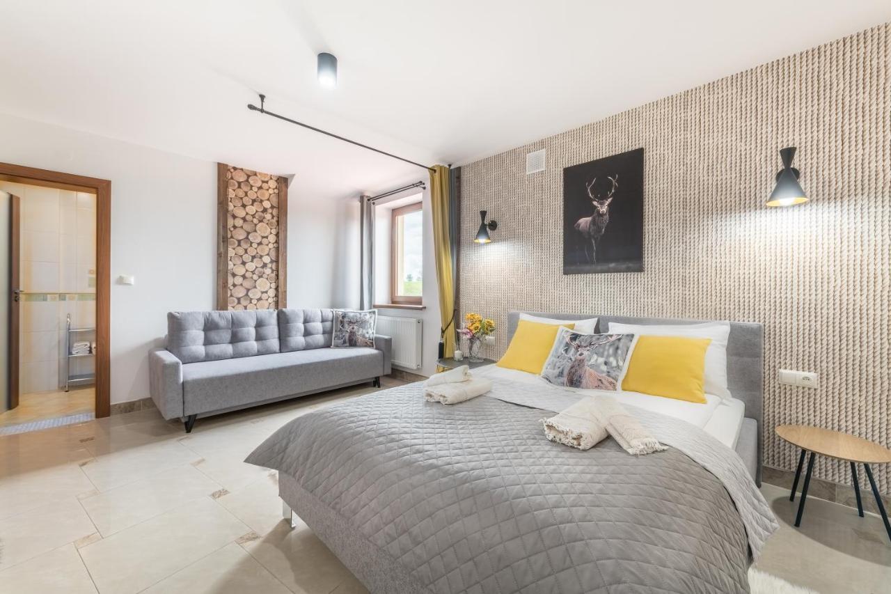 Bialy Jelen Z Basenem I Jacuzzi Bed & Breakfast Ostrowsko Ngoại thất bức ảnh