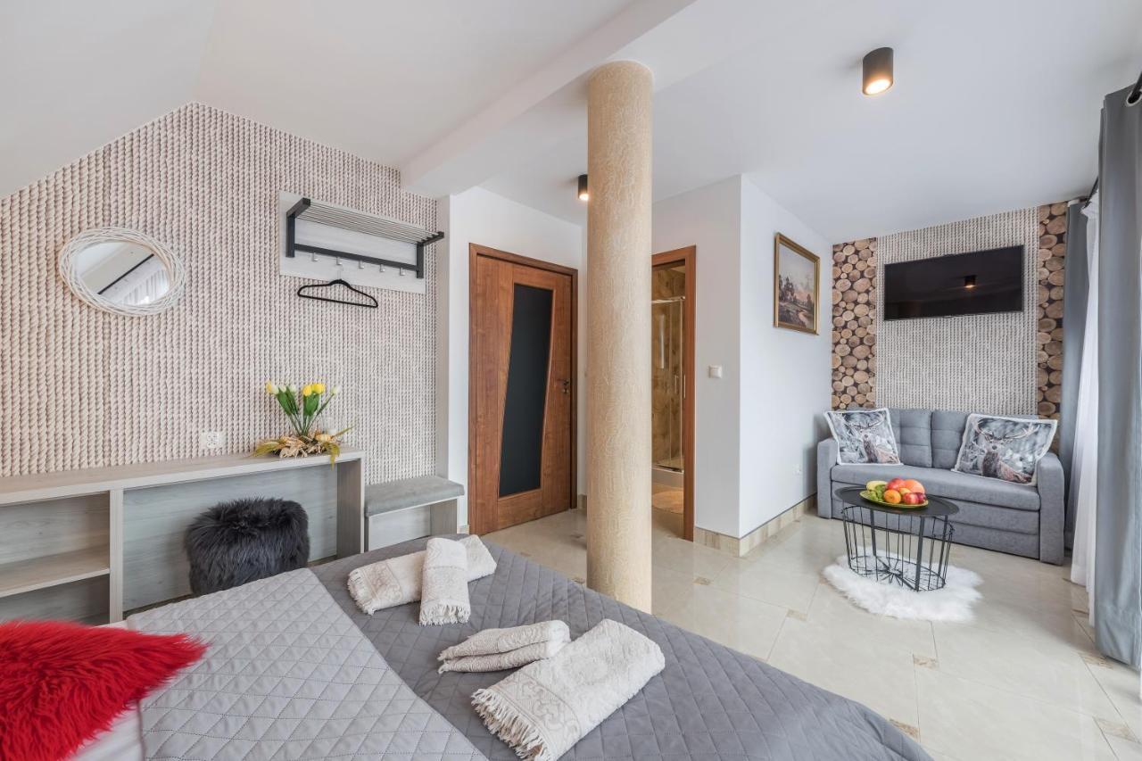 Bialy Jelen Z Basenem I Jacuzzi Bed & Breakfast Ostrowsko Ngoại thất bức ảnh