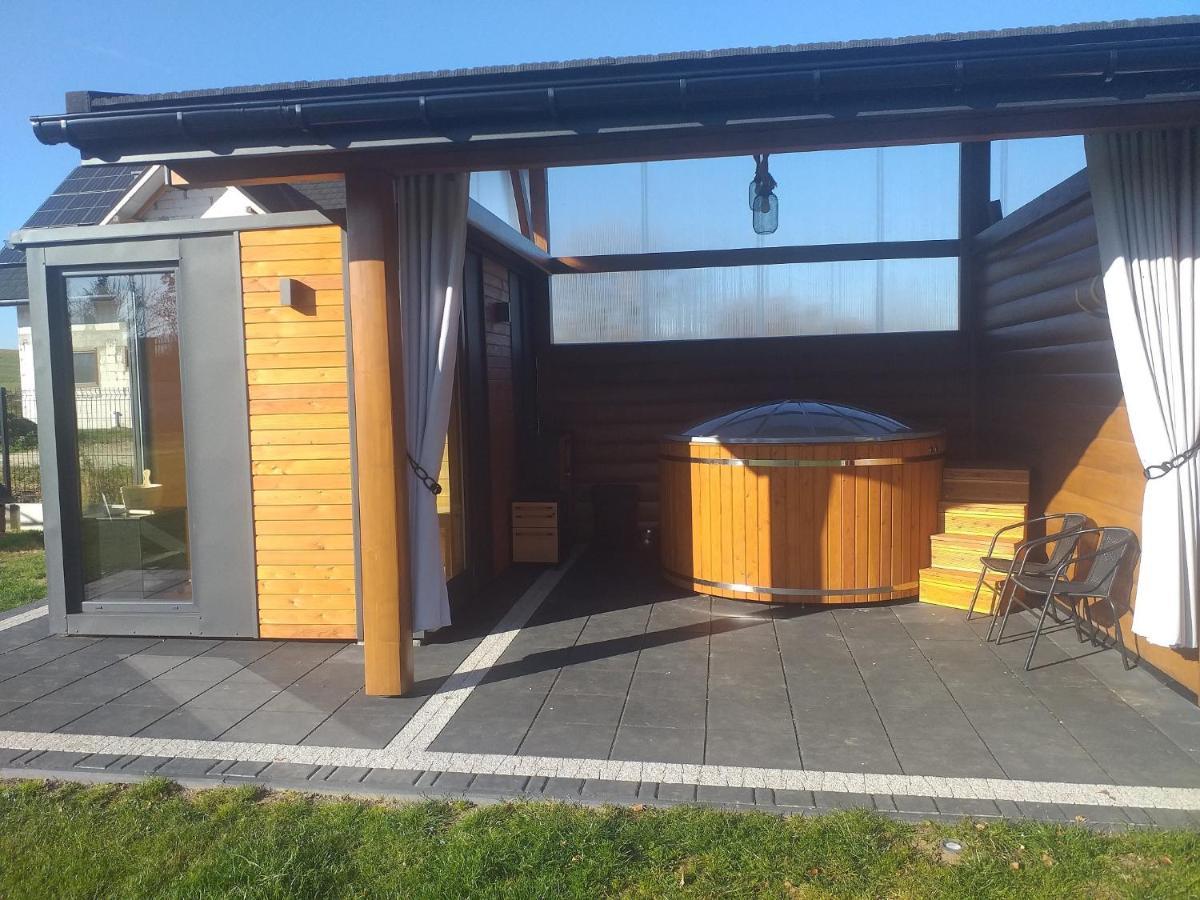 Bialy Jelen Z Basenem I Jacuzzi Bed & Breakfast Ostrowsko Ngoại thất bức ảnh