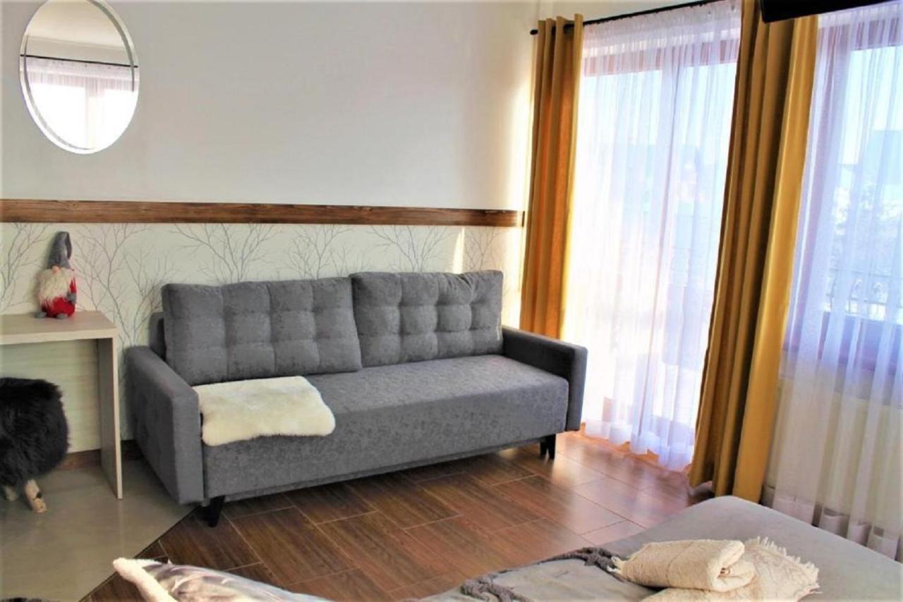 Bialy Jelen Z Basenem I Jacuzzi Bed & Breakfast Ostrowsko Ngoại thất bức ảnh