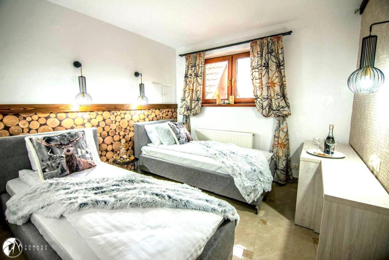 Bialy Jelen Z Basenem I Jacuzzi Bed & Breakfast Ostrowsko Ngoại thất bức ảnh