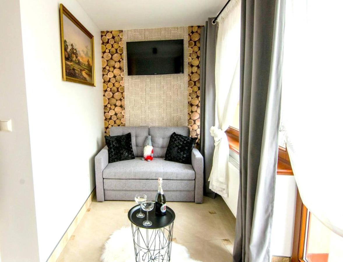 Bialy Jelen Z Basenem I Jacuzzi Bed & Breakfast Ostrowsko Ngoại thất bức ảnh
